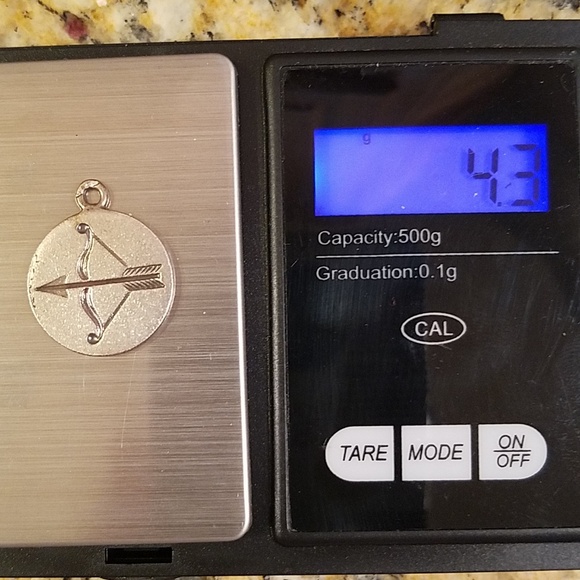 VIntage Sterling Round Medallion w bow & arrow - Picture 8 of 8